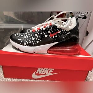 Nike Air Max 270 Print 
Sz 4Y 
Gently used. Still in good condition